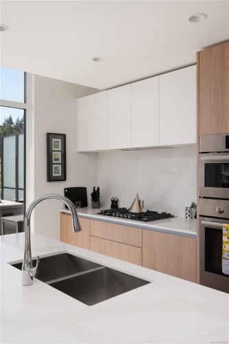 602-2000 Hannington Rd, Langford, BC - Indoor Photo Showing Kitchen With Double Sink