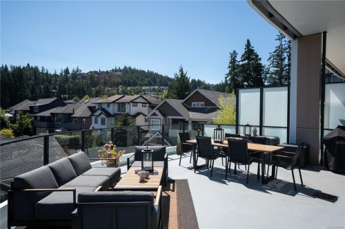 602-2000 Hannington Rd, Langford, BC - Outdoor