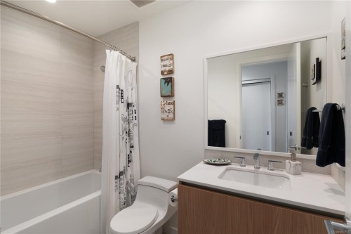 602-2000 Hannington Rd, Langford, BC - Indoor Photo Showing Bathroom