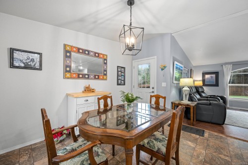 1888 Bates Rd, Courtenay, BC 