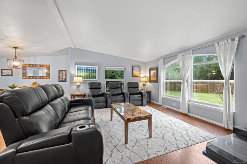 1888 Bates Rd, Courtenay, BC 