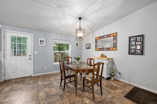 1888 Bates Rd, Courtenay, BC 