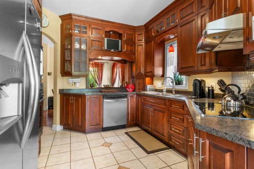 Cuisine - 523 Ch. De La Rivière-Bergeron, Piopolis, QC - Indoor Photo Showing Kitchen With Double Sink