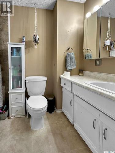 219 4Th Avenue, Whitewood, SK - Indoor Photo Showing Bathroom