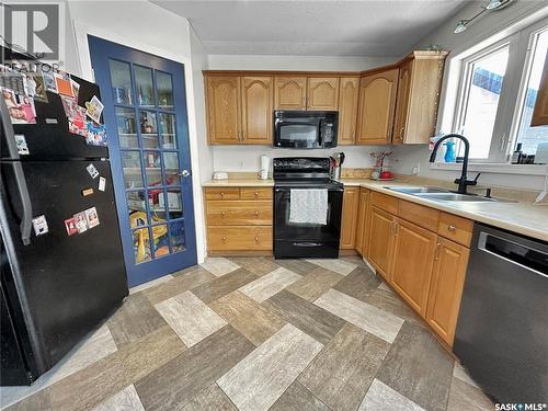 219 4Th Avenue, Whitewood, SK - Indoor Photo Showing Kitchen With Double Sink