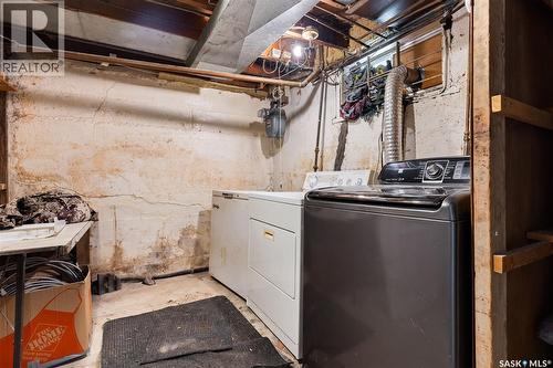 1357 Elphinstone Street, Regina, SK - Indoor Photo Showing Laundry Room