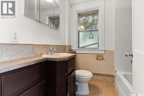 1357 Elphinstone Street, Regina, SK - Indoor Photo Showing Bathroom