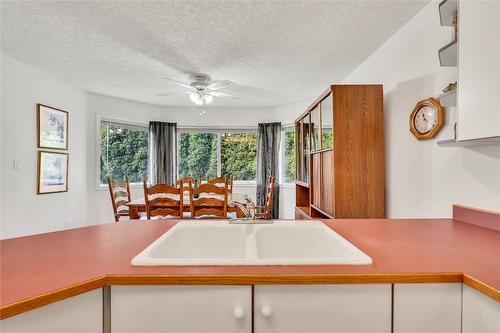 3-3038 Orchard Drive, Keremeos, BC - Indoor Photo Showing Kitchen