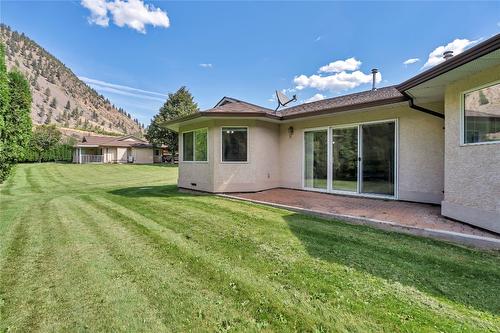 3-3038 Orchard Drive, Keremeos, BC - Outdoor