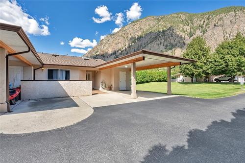 3-3038 Orchard Drive, Keremeos, BC - Outdoor