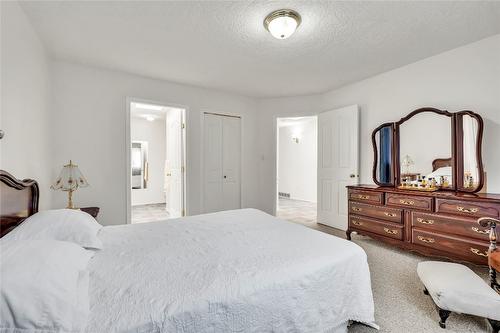 3-3038 Orchard Drive, Keremeos, BC - Indoor Photo Showing Bedroom