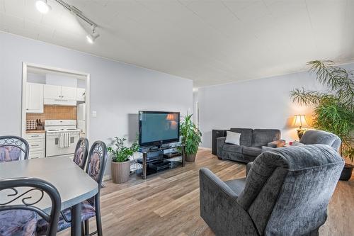 8101 Torrent Drive, Coldstream, BC - Indoor