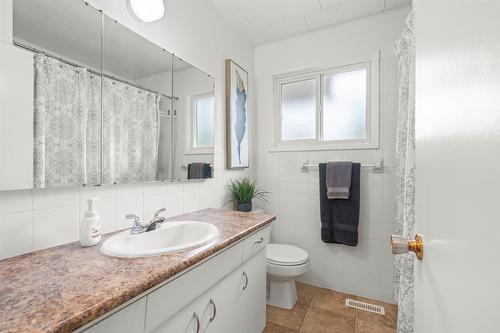 8101 Torrent Drive, Coldstream, BC - Indoor Photo Showing Bathroom
