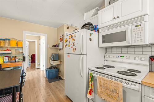 8101 Torrent Drive, Coldstream, BC - Indoor Photo Showing Kitchen
