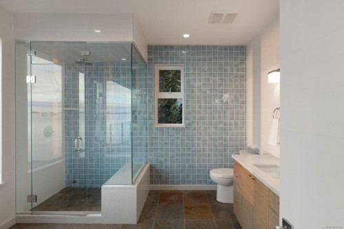 5009 Cordova Bay Rd, Saanich, BC 