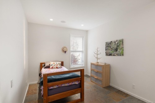 5009 Cordova Bay Rd, Saanich, BC 