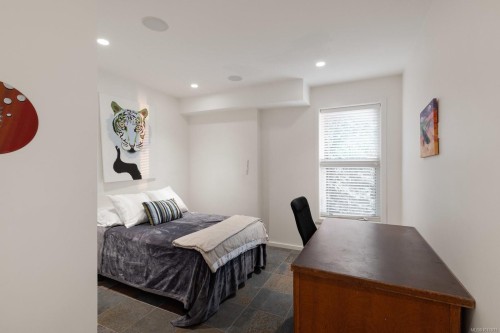 5009 Cordova Bay Rd, Saanich, BC 