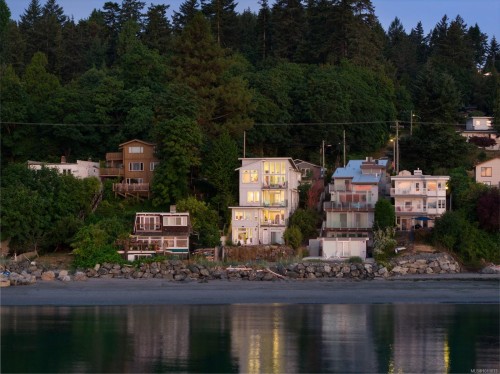 5009 Cordova Bay Rd, Saanich, BC 