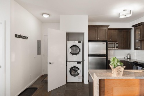 5009 Cordova Bay Rd, Saanich, BC 