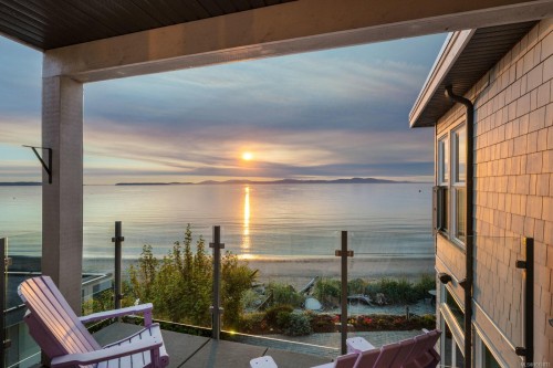 5009 Cordova Bay Rd, Saanich, BC 