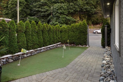 5009 Cordova Bay Rd, Saanich, BC 