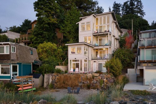 5009 Cordova Bay Rd, Saanich, BC 