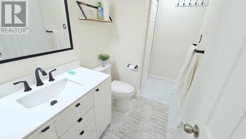 45 Locust Crescent, London South (South X), ON - Indoor Photo Showing Bathroom