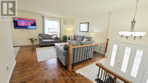 45 Locust Crescent, London South (South X), ON - Indoor Photo Showing Living Room
