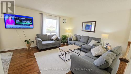 45 Locust Crescent, London South (South X), ON - Indoor Photo Showing Living Room