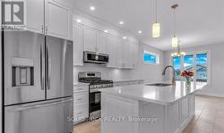 Quartz countertops incl centre island & deep sink - 