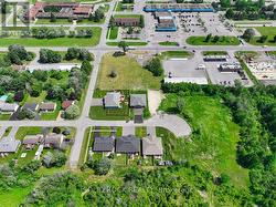 Close to 2 schools, nearby shopping centre & Tim's - 