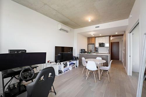 Salon - 1015-3000 Boul. Thimens, Montréal (Saint-Laurent), QC - Indoor Photo Showing Dining Room