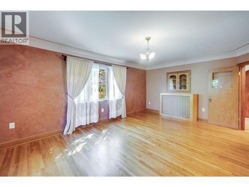 102 18Th Street, Castlegar, BC - Indoor Photo Showing Other Room