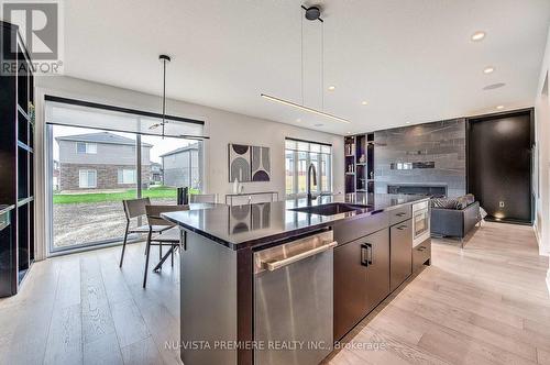 2086 Saddlerock Avenue, London North (North S), ON - Indoor Photo Showing Kitchen With Upgraded Kitchen