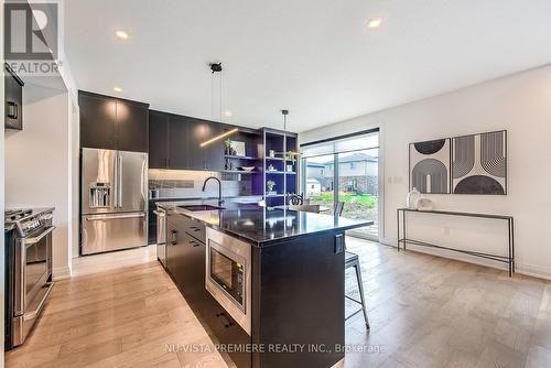 2086 Saddlerock Avenue, London North (North S), ON - Indoor Photo Showing Kitchen With Upgraded Kitchen