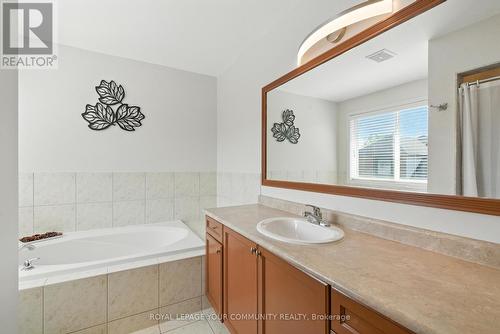 1066 Wickson Way, Milton, ON - Indoor Photo Showing Bathroom