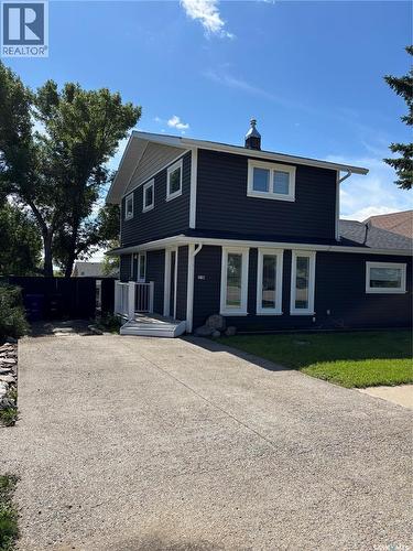 210 6Th Avenue Sw, Eston, SK - Outdoor With Facade