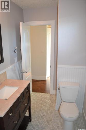 210 6Th Avenue Sw, Eston, SK - Indoor Photo Showing Bathroom