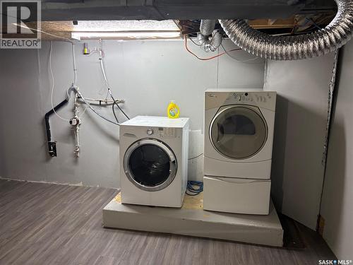 210 6Th Avenue Sw, Eston, SK - Indoor Photo Showing Laundry Room