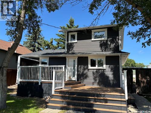 210 6Th Avenue Sw, Eston, SK - Outdoor With Deck Patio Veranda