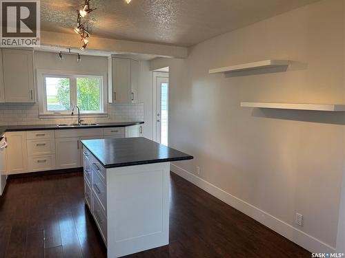 210 6Th Avenue Sw, Eston, SK - Indoor Photo Showing Kitchen
