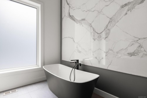 4811 Henry Roethel Rd, Ladysmith, BC 