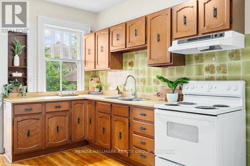 386 First Avenue, Ottawa, ON - Indoor Photo Showing Kitchen With Double Sink