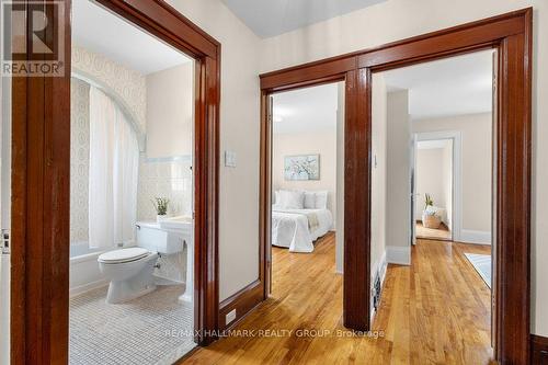 386 First Avenue, Ottawa, ON - Indoor Photo Showing Bathroom