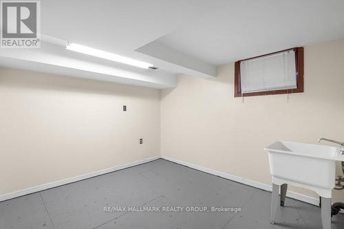 386 First Avenue, Ottawa, ON - Indoor Photo Showing Other Room