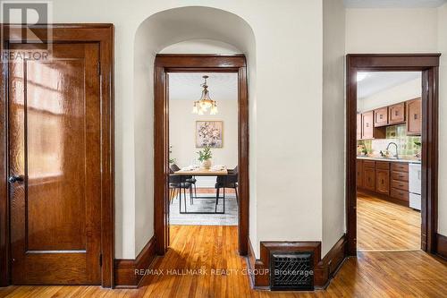 386 First Avenue, Ottawa, ON - Indoor Photo Showing Other Room