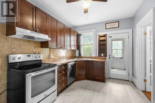 388 First Avenue, Ottawa, ON - Indoor Photo Showing Kitchen