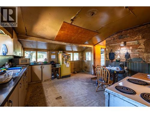 1417 Stanley Street, Nelson, BC - Indoor Photo Showing Kitchen With Double Sink
