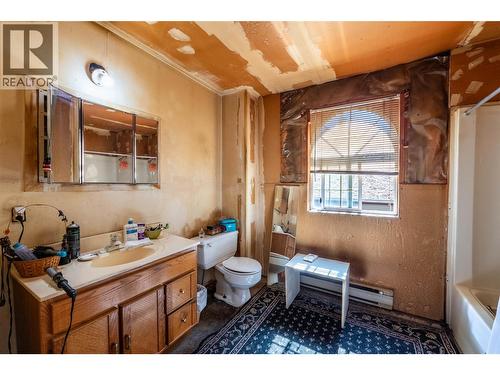 1417 Stanley Street, Nelson, BC - Indoor Photo Showing Bathroom