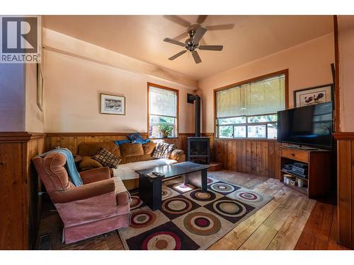 1417 Stanley Street, Nelson, BC - Indoor Photo Showing Living Room